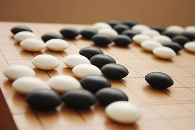 如果你不知道下一步往哪走,就下一盘围棋吧